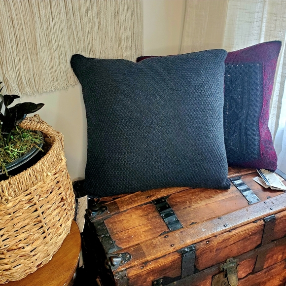 2 Pc ARAN MOR Ireland Decorative Throw Pillow 100% Merino Wool Charcoal Burgundy - Picture 4 of 13